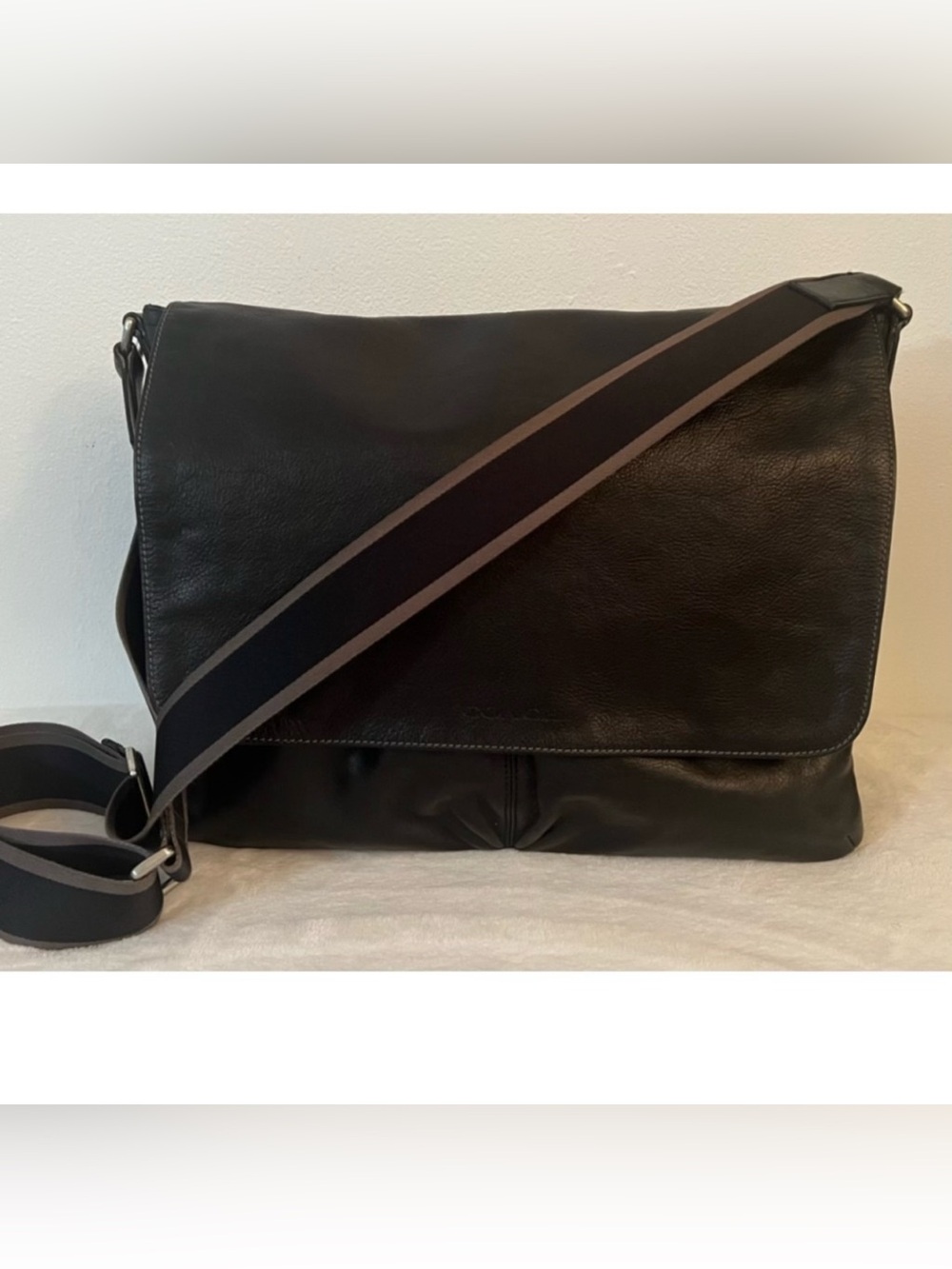 🩷Vintage Coach HERITAGE LEATHER MESSENGER (COACH F70556)
SILVER/BLACK💚🩷💚